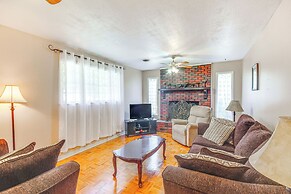 Inviting Vicksburg Home w/ Patio + Charcoal Grill!