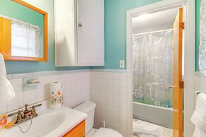 Inviting Vicksburg Home w/ Patio + Charcoal Grill!