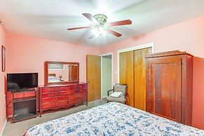 Inviting Vicksburg Home w/ Patio + Charcoal Grill!