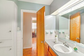 Inviting Vicksburg Home w/ Patio + Charcoal Grill!