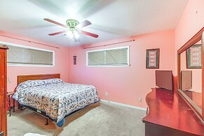 Inviting Vicksburg Home w/ Patio + Charcoal Grill!