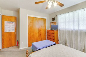 Inviting Vicksburg Home w/ Patio + Charcoal Grill!