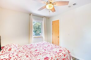 Cedar Creek Reservoir Retreat w/ Fire Pit + Deck!