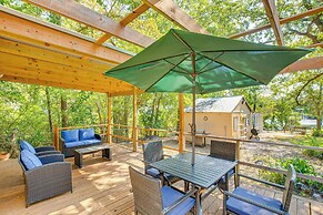Cedar Creek Reservoir Retreat w/ Fire Pit + Deck!