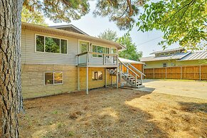 Cedar Creek Reservoir Retreat w/ Fire Pit + Deck!