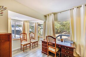 Cedar Creek Reservoir Retreat w/ Fire Pit + Deck!