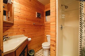 Shawano Lake Cabin w/ Boat Dock!