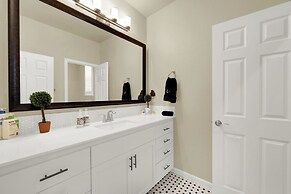 1 Mi to Dtwn Winters: Home w/ Fire Pit & Patio!
