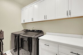 1 Mi to Dtwn Winters: Home w/ Fire Pit & Patio!