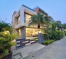 Scarlet By Stellar Stays