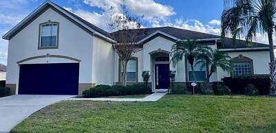 Hampton Lakes Villa 5 Bedroom Home