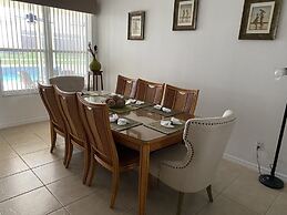 Hampton Lakes Villa 5 Bedroom Home