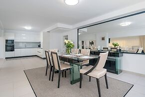 Voula Luxury Modern Living with Garden