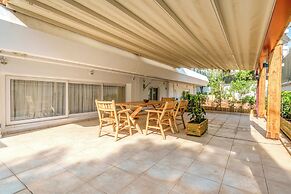 Voula Luxury Modern Living with Garden