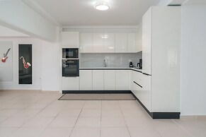 Voula Luxury Modern Living with Garden