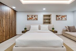 Voula Luxury Modern Living with Garden