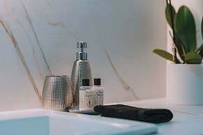 Voula Luxury Modern Living with Garden