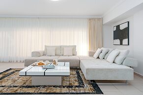 Voula Luxury Modern Living with Garden