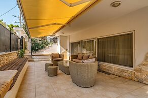 Voula Luxury Modern Living with Garden