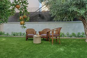 Voula Luxury Modern Living with Garden