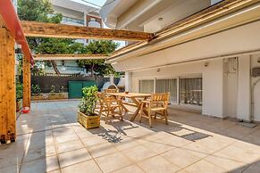 Voula Luxury Modern Living with Garden