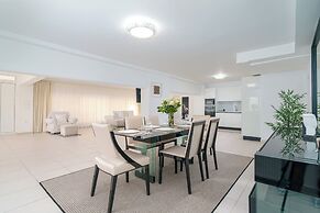 Voula Luxury Modern Living with Garden