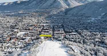 Gold-rated 2 Bedroom Condo at the Base of Aspen Mountain