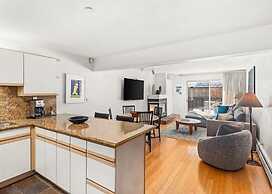 Gold-rated 2 Bedroom Condo at the Base of Aspen Mountain