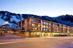 Gold-rated 2 Bedroom Condo at the Base of Aspen Mountain