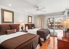 2 Bedroom Premier Vacation Rental in Downtown Aspen - Steps From Gondo