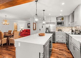 2 Bedroom Premier Vacation Rental in Downtown Aspen - Steps From Gondo