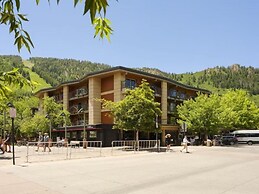 2 Bedroom Premier Vacation Rental in Downtown Aspen - Steps From Gondo