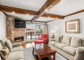 2 Bedroom Premier Vacation Rental in Downtown Aspen - Steps From Gondo