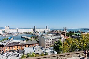 Remparts 2 Bed w Private terrace & sauna