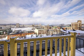 Remparts 2 Bed w Private terrace & sauna