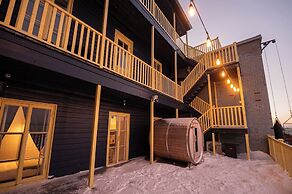 Remparts 2 Bed w Private terrace & sauna