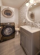 Remparts 2 Bed w Private terrace & sauna