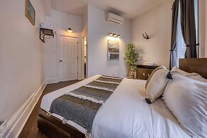 Remparts 2 Bed w Private terrace & sauna