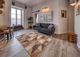 Remparts 2 Bed w Private terrace & sauna