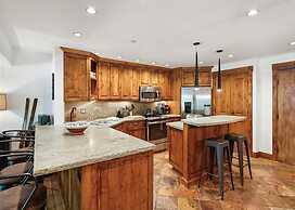 3 Bedroom Premier Vacation Rental in Heart of Downtown Aspen - Walk to