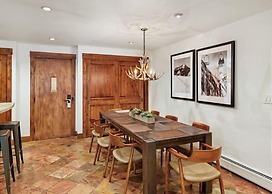 3 Bedroom Premier Vacation Rental in Heart of Downtown Aspen - Walk to