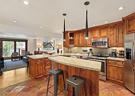 3 Bedroom Premier Vacation Rental in Heart of Downtown Aspen - Walk to