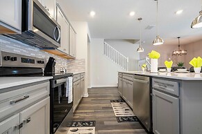 Family Friendly 5Bd Close to Disney Windsor Cay 1269