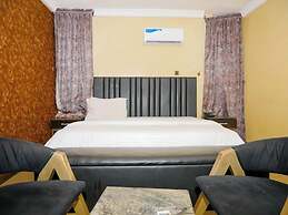 Sarina Suites and Apartments