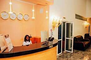 Sarina Suites and Apartments