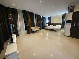 Sarina Suites and Apartments