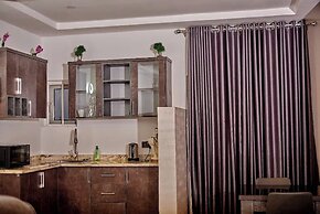 Sarina Suites and Apartments