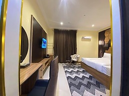 Sarina Suites and Apartments