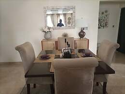 Sarina Suites and Apartments