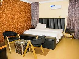 Sarina Suites and Apartments